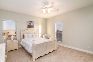 5 bedrooms, iron/ironing board, travel cot, free WiFi - Perfect for Families! 5BR/3BA on Dauphin Island! Bay & Gulf + Tons of Deck Space (Dauphin Island,)