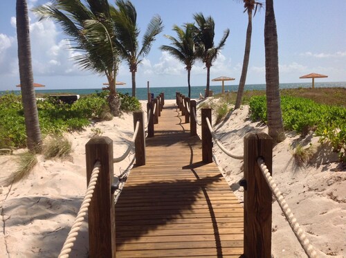 Spectacular 3 Bedroom Beachfront Condo