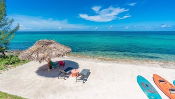 Beach nearby, sun loungers, beach towels
