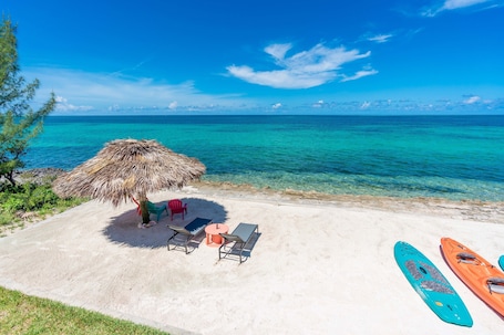 Beach nearby, sun-loungers, beach towels. Sandy Shoes, Russell Island , Bahamas
