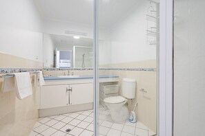 Douche, serviettes fournies