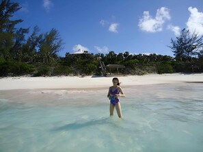 Ubicación a pie de playa, tumbonas y toallas de playa