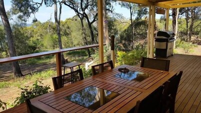 Pet and Family Friendly Peaceful Island W'front home, crabbing, kayaking, bikes