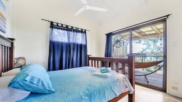 3 bedrooms, iron/ironing board, bed sheets