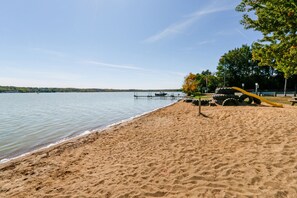 Beach nearby - Fantastic Vacation Rental in Lake Como, Sleeps 8-12 (Lake Geneva)