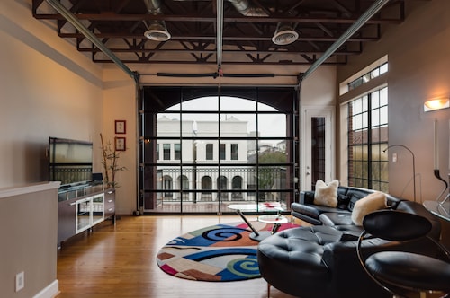 Backsteinhaus im Montrose NY-Stil mit Aufzug und Küchenchef 