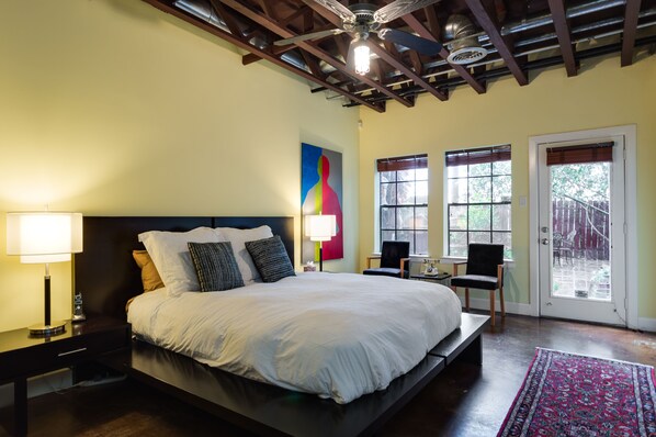 3 bedrooms, desk, iron/ironing board, free WiFi