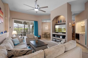 Fernseher, DVD-Player, Stereoanlage