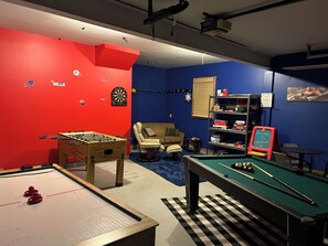 Game room - Quality in Town, Hot Tub Great Reviews!CLEAN! Comfy Beds Photo wall Game room  (Ellicottville)