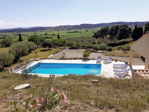 Alberca al aire libre y alberca climatizada