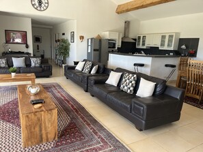 Smart-TV, peis, videospill og DVD-spiller