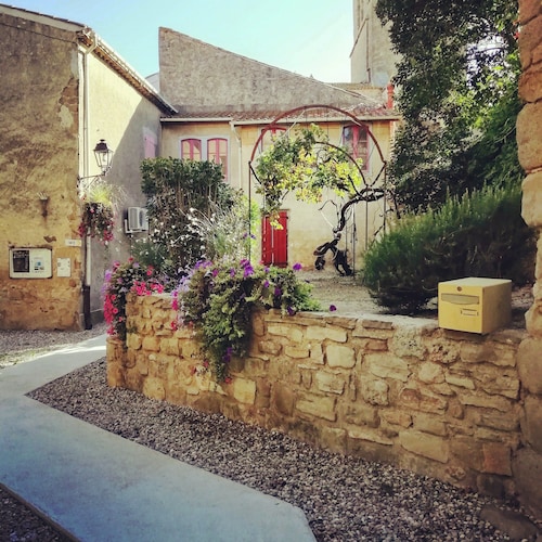 Secluded, Exclusive spacious villa with private heated pool, full air-con, Wi-Fi