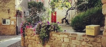 Secluded, Exclusive spacious villa with private heated pool, full air-con, Wi-Fi