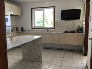 Fridge, microwave, oven, stovetop - house / villa - Deshaies (Caféière)