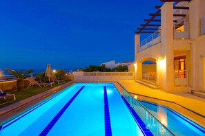 Pool - Stunning beachfront villa with 6 bedrooms, private pool and beautiful interiors (Rethimno)