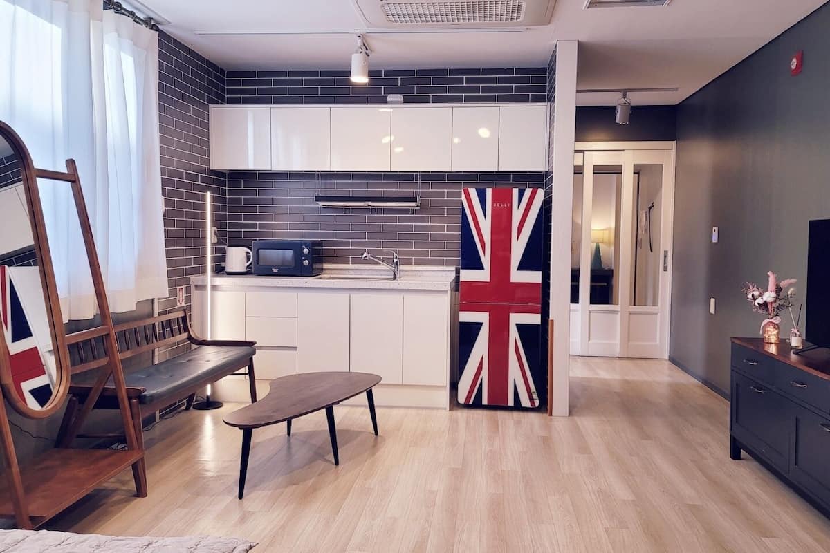 picasso | 1 bedroom, soundproofing, free wifi, bed sheets