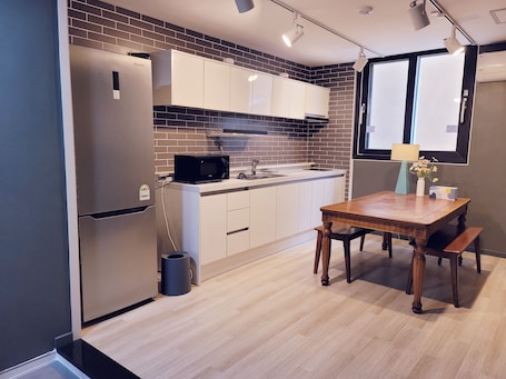 Gogh | In-room dining
