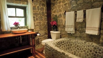 Ensemble douche/baignoire, sĂšche-cheveux, serviettes fournies, savon