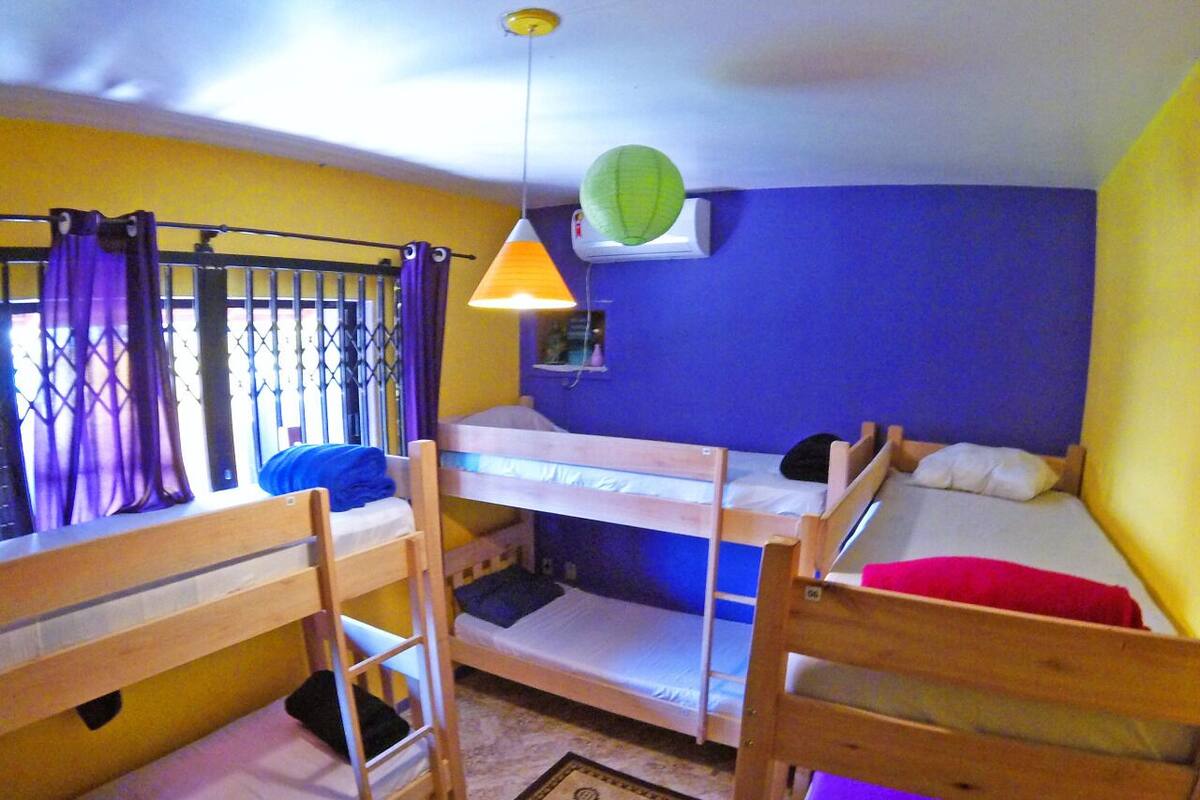 Minibar, cortinas blackout, wifi gratis y ropa de cama