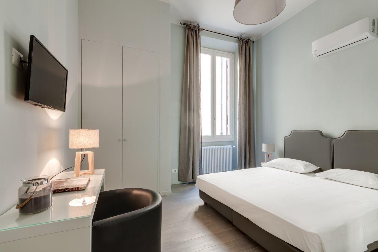 2 bedrooms, desk, iron/ironing board, WiFi