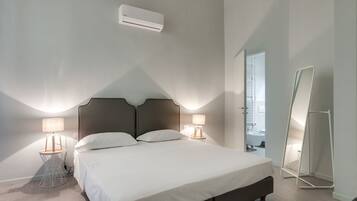 2 bedrooms, desk, iron/ironing board, WiFi