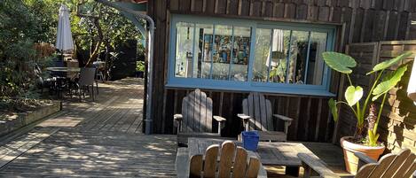 屋外ダイニングエリア