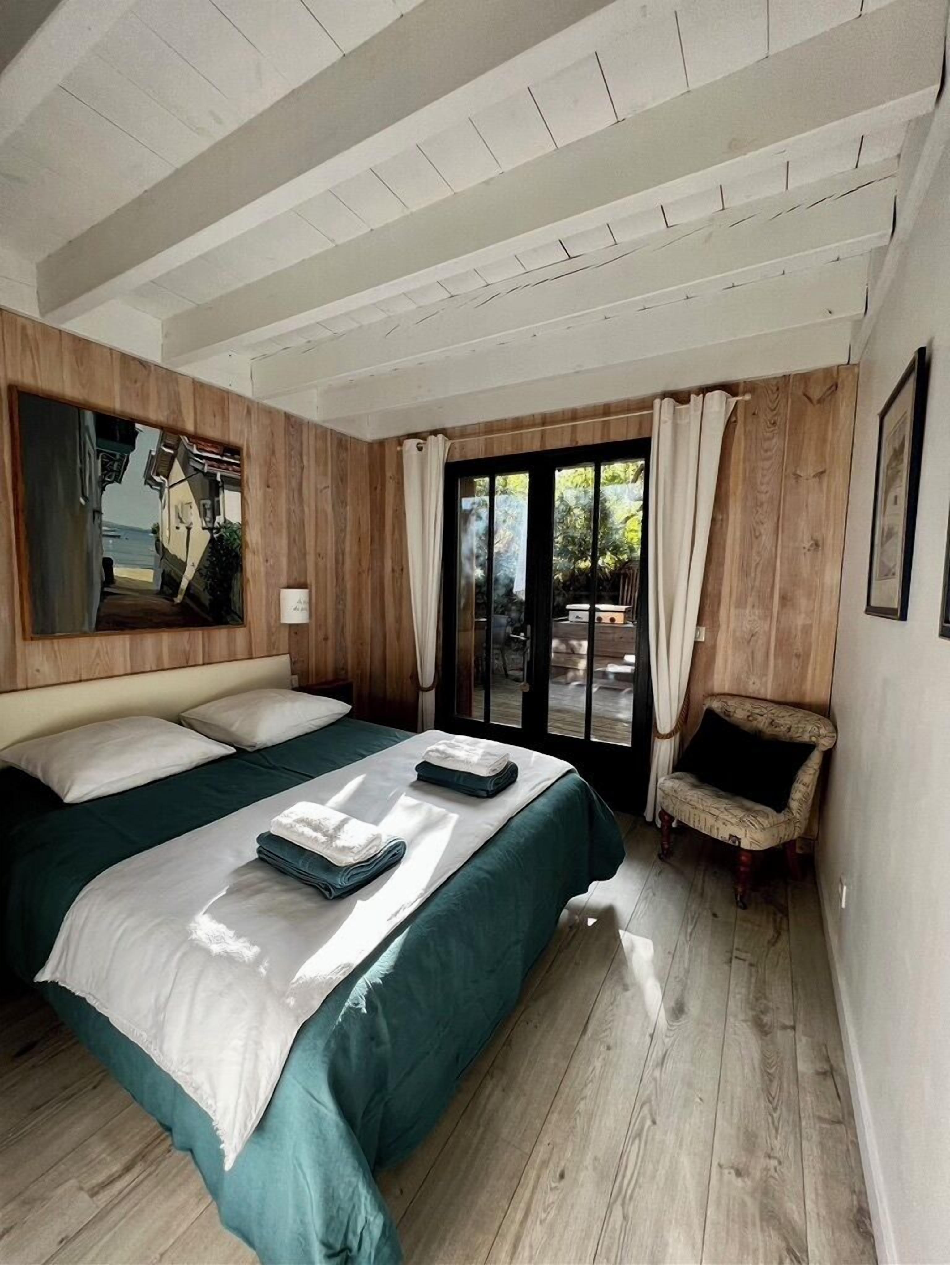 2 bedrooms, iron/ironing board, travel crib, free WiFi