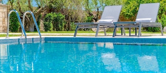 Spacious villa with 5 bedrooms and private pool located close to Alykes