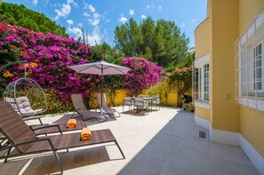 Outdoor dining - Seafront Beach Villa - Unit 1 by Portugal Portfoli (Cascais)
