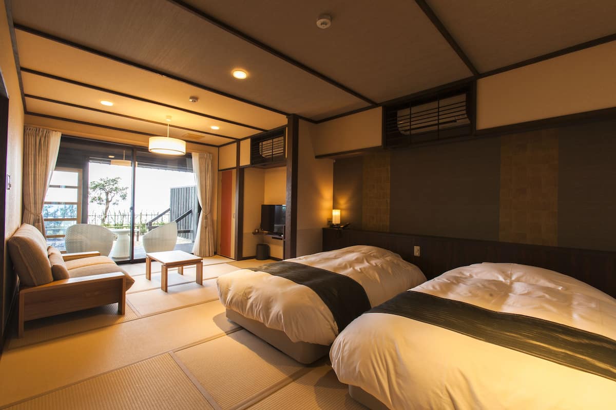 Eenvoudige suite, privébadkamer (Japanese Style, “KAZAHA” “YASO") | 1 slaapkamer, luxe beddengoed, een kluis op de kamer