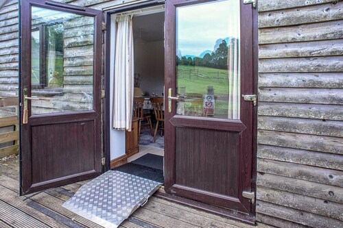 Disabled and family friendly bungalow on working farm in East Sussex countryside