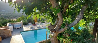 Splinterny lejlighed med veranda