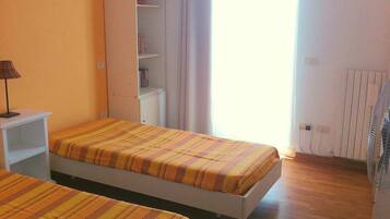 2 Schlafzimmer, BĂŒgeleisen/BĂŒgelbrett, kostenloses WLAN, BettwĂ€sche
