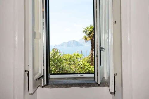 AntonelloApartments - The White Butterfly