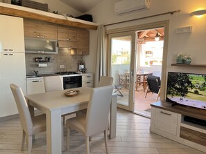 Fridge, oven, stovetop, dishwasher - Residenza Limpiddu with Swimming Pool and Panoramic View - Recent, All Amenities (08020 Budoni)