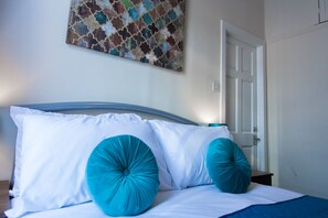 2 habitaciones, escritorio, tabla de planchar con plancha y wifi gratis