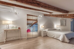 3 camere, una scrivania, ferro/asse da stiro, Wi-Fi