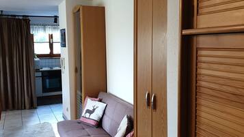 1 bedroom, iron/ironing board, travel cot, WiFi