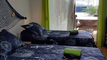 2 slaapkamers, een strijkplank/strijkijzer, gratis wifi, beddengoed