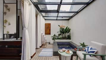 Caja de seguridad en la habitación y decoración personalizada