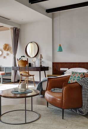 花园私汤大床房 | 客房内保险箱、特色装修、特色家居、办公桌