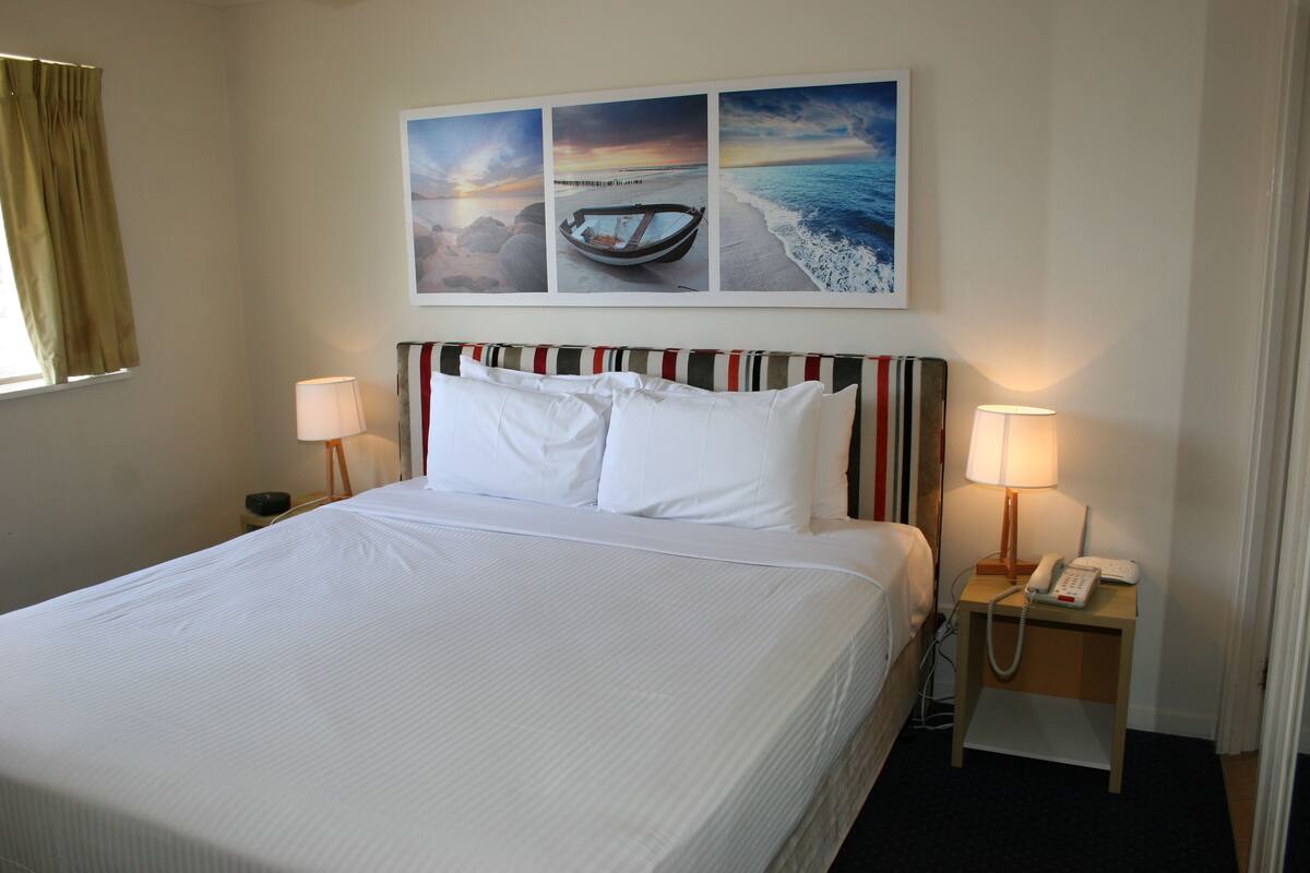 Superior Apartment, 2 Bedrooms, 2 Bathrooms, Garden View | 2 bedrooms, in-room safe, iron/ironing board, WiFi (free)