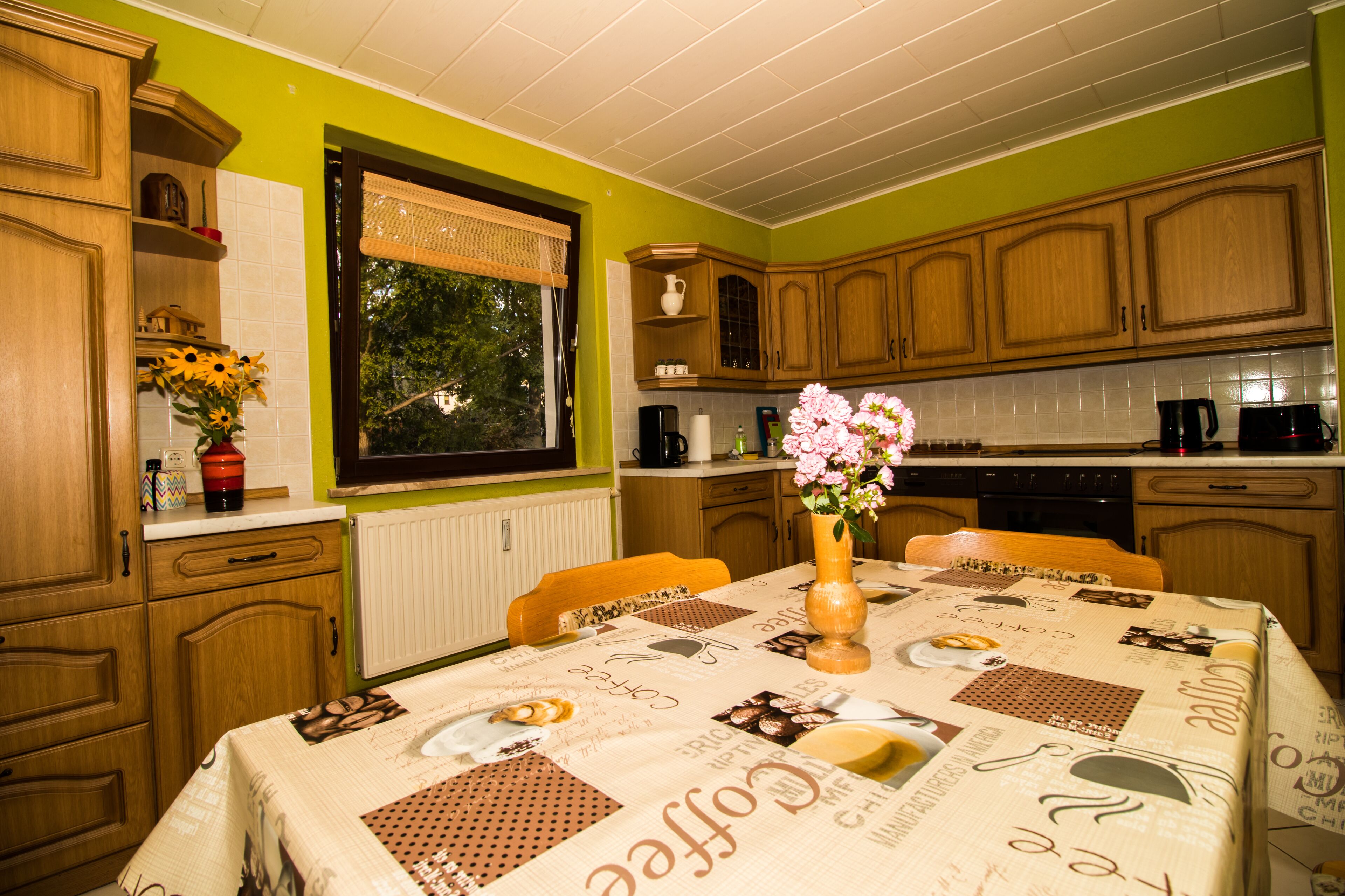 Fridge, stovetop, dishwasher, coffee/tea maker