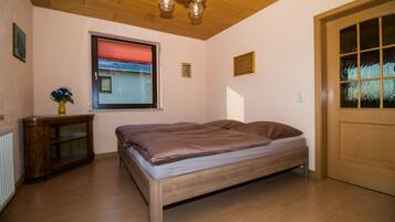 2 Schlafzimmer, Bügeleisen/Bügelbrett, Reisekinderbett, kostenloses WLAN