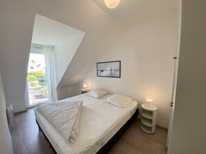 4 bedrooms, iron/ironing board, free WiFi