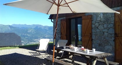 Belle maison de montagne plein sud, calme prÚs des grands sites Pyrénéens