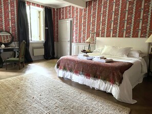 2 bedrooms, in-room safe, desk, iron/ironing board - Rare. An oasis of freshness at the gates of Carcassonne pool and shaded park.
(Montlaur)