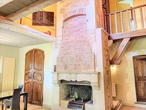 Interior - Very beautiful house with character in a quiet pool in lush greenery (Salernes)