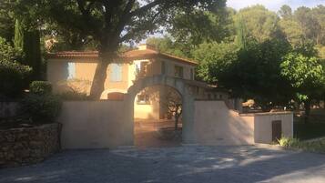 Enceinte de lâhĂ©bergement