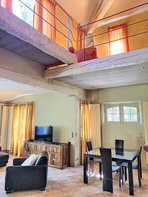 Interior - Very beautiful house with character in a quiet pool in lush greenery (Salernes)